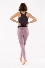 Laden Sie das Bild in den Galerie-Viewer, Yogahose Slimpants  LILAC