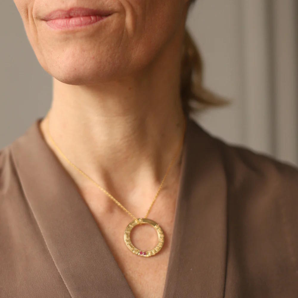 Yoga Mantra Amulett KRISHNA, Gold und Rubin
