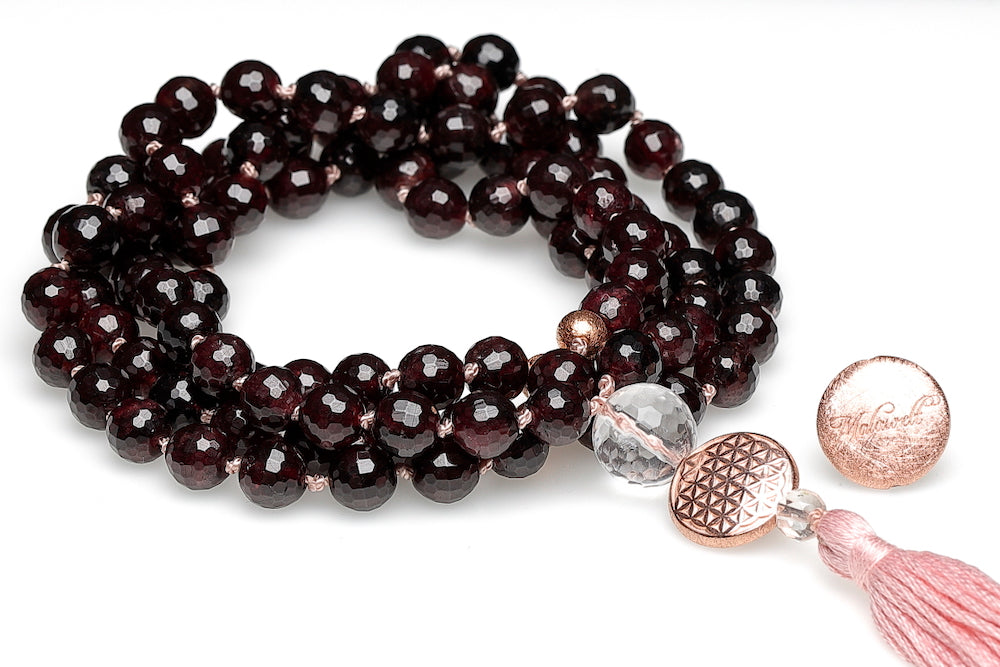 Mala Guru Kette, Granat mit Quaste, 100 cm