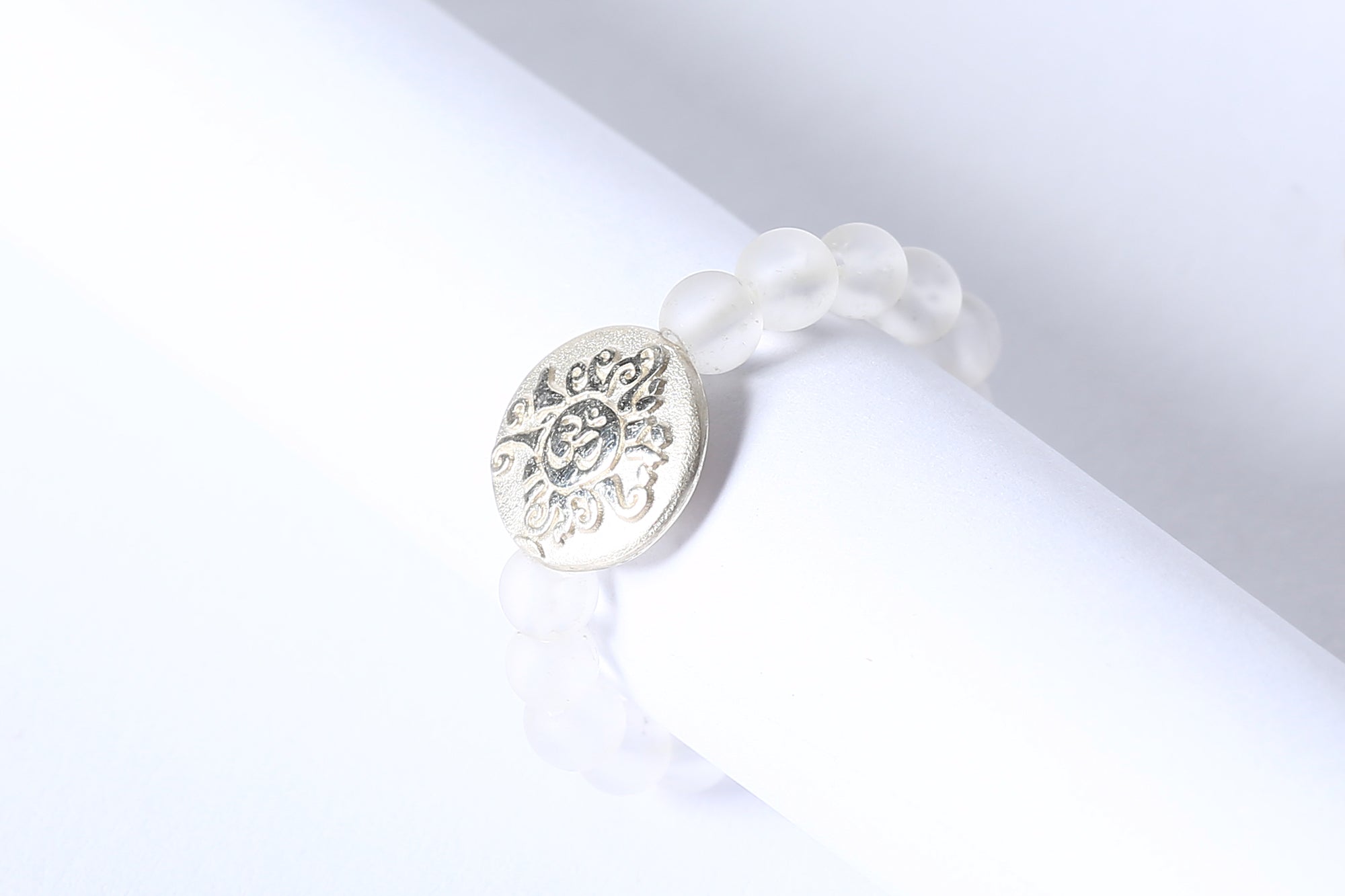 Ring "OM" aus Mala-Perlen, Bergkristall + Silber