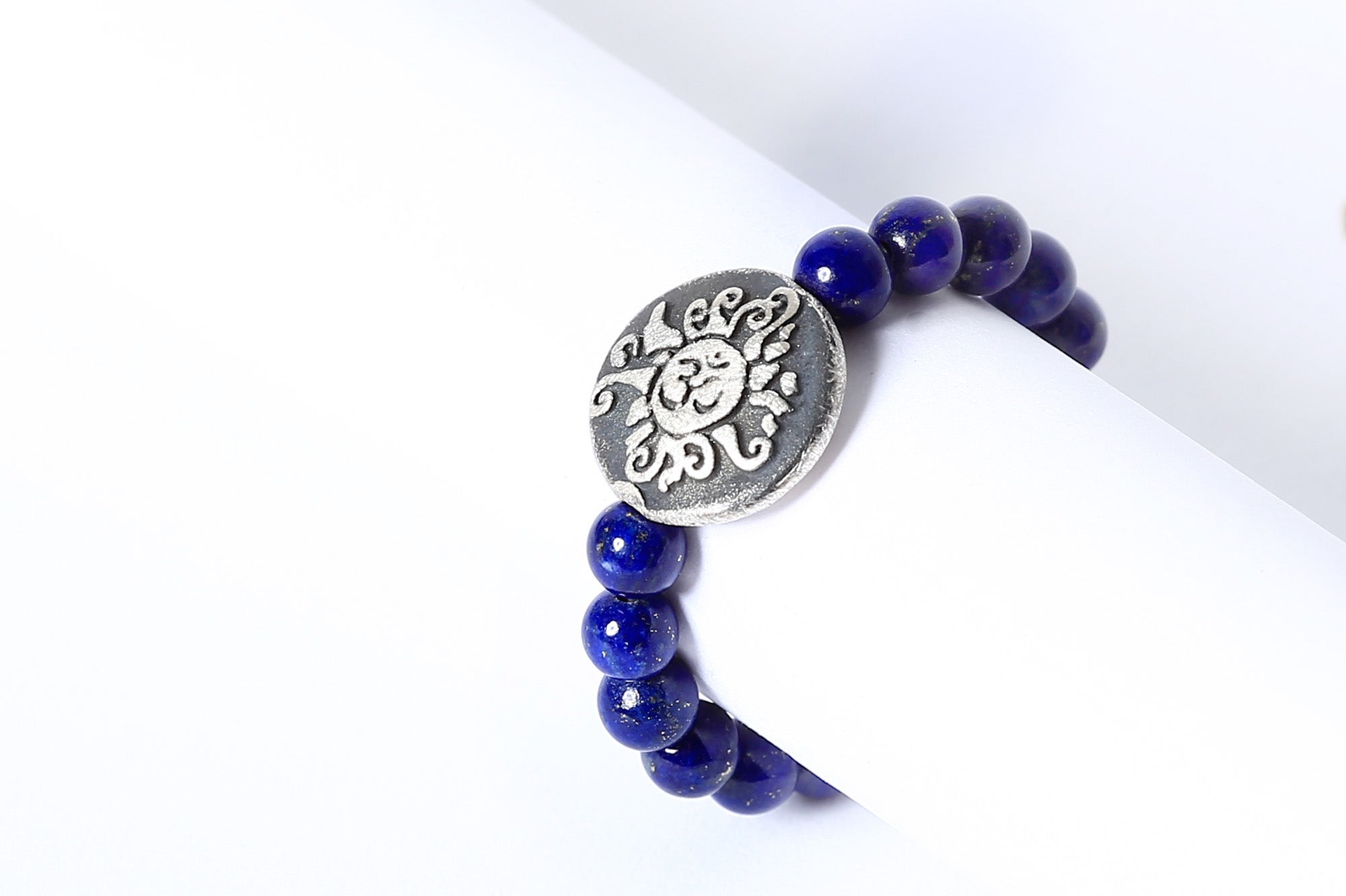 Ring "OM" aus Mala-Perlen, Lapislazuli + Silber